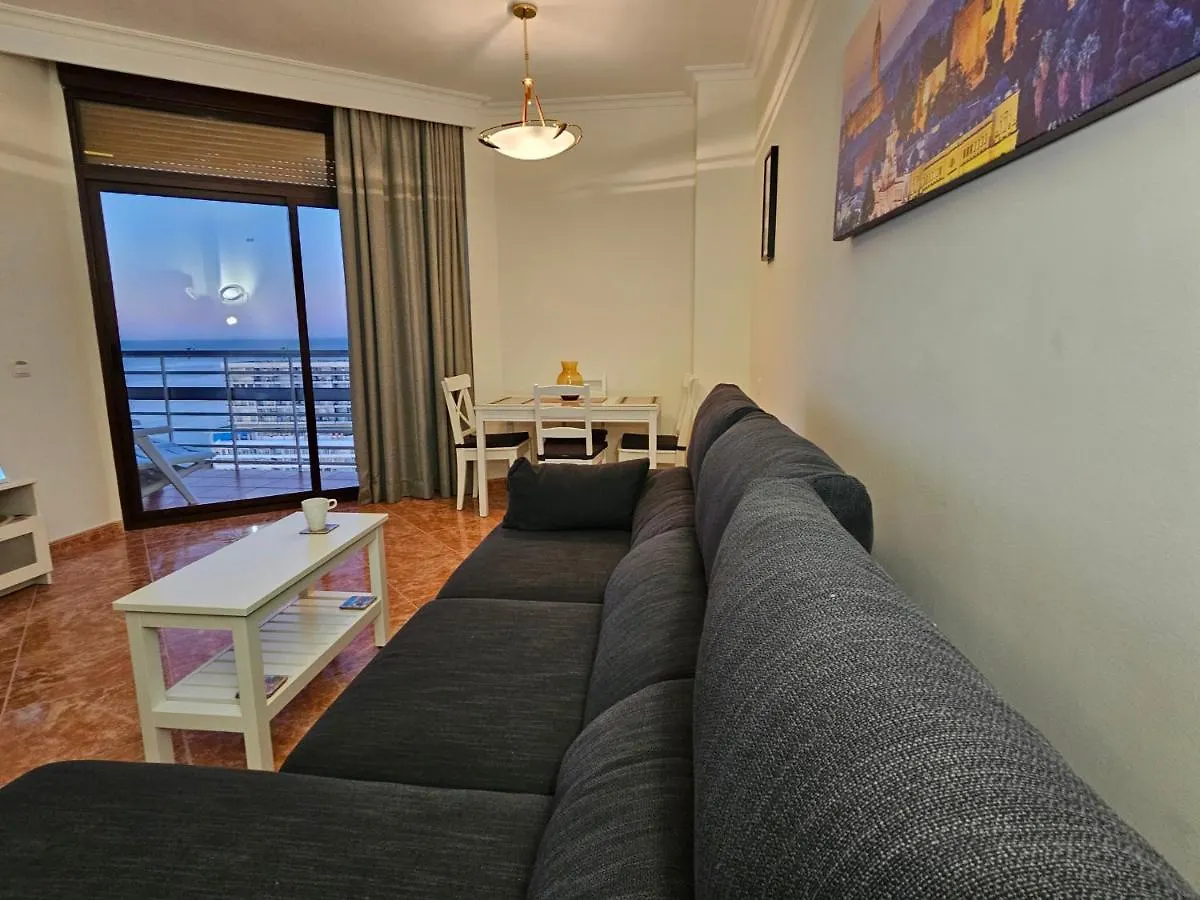 La Roca-Mediterraneo Views, 8Th Floor-New Kitchen- Pool- Parking-Air Conditioning, Ceiling Fans & Free Wifi Torremolinos Apartment