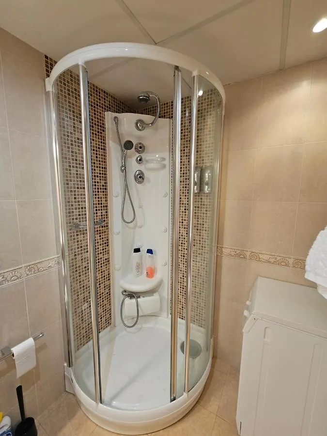 Apartamento La Roca-Mediterraneo Views, 8Th Floor-New Kitchen- Pool- Parking-Air Conditioning, Ceiling Fans & Free Wifi Torremolinos